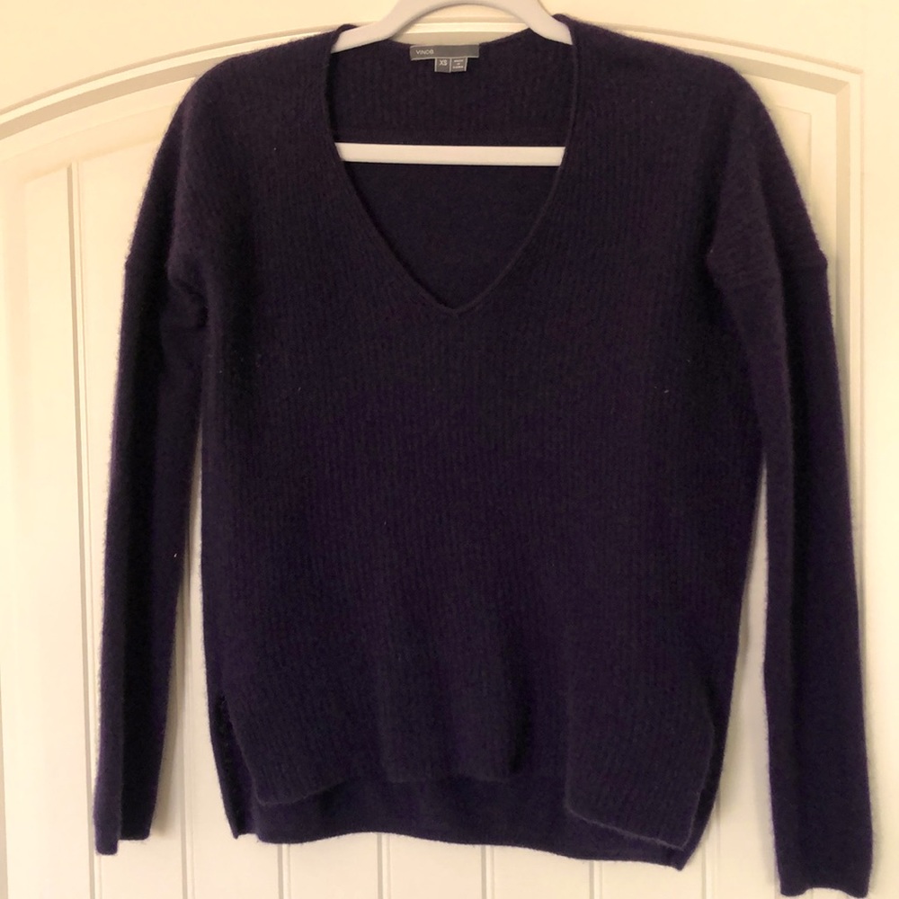 100% cashmere XS petite, fits with S.Bluish purple with asymmetrical bottom hem.